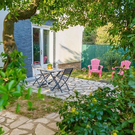Studio Au Calme Tout Confort Proche Des Plages - Jardin Wifi Parking Frejus Exterior photo