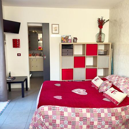 Studio Au Calme Tout Confort Proche Des Plages - Jardin Wifi Parking Frejus Exterior photo