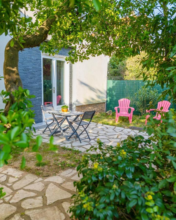 Studio Au Calme Tout Confort Proche Des Plages - Jardin Wifi Parking Frejus Exterior photo