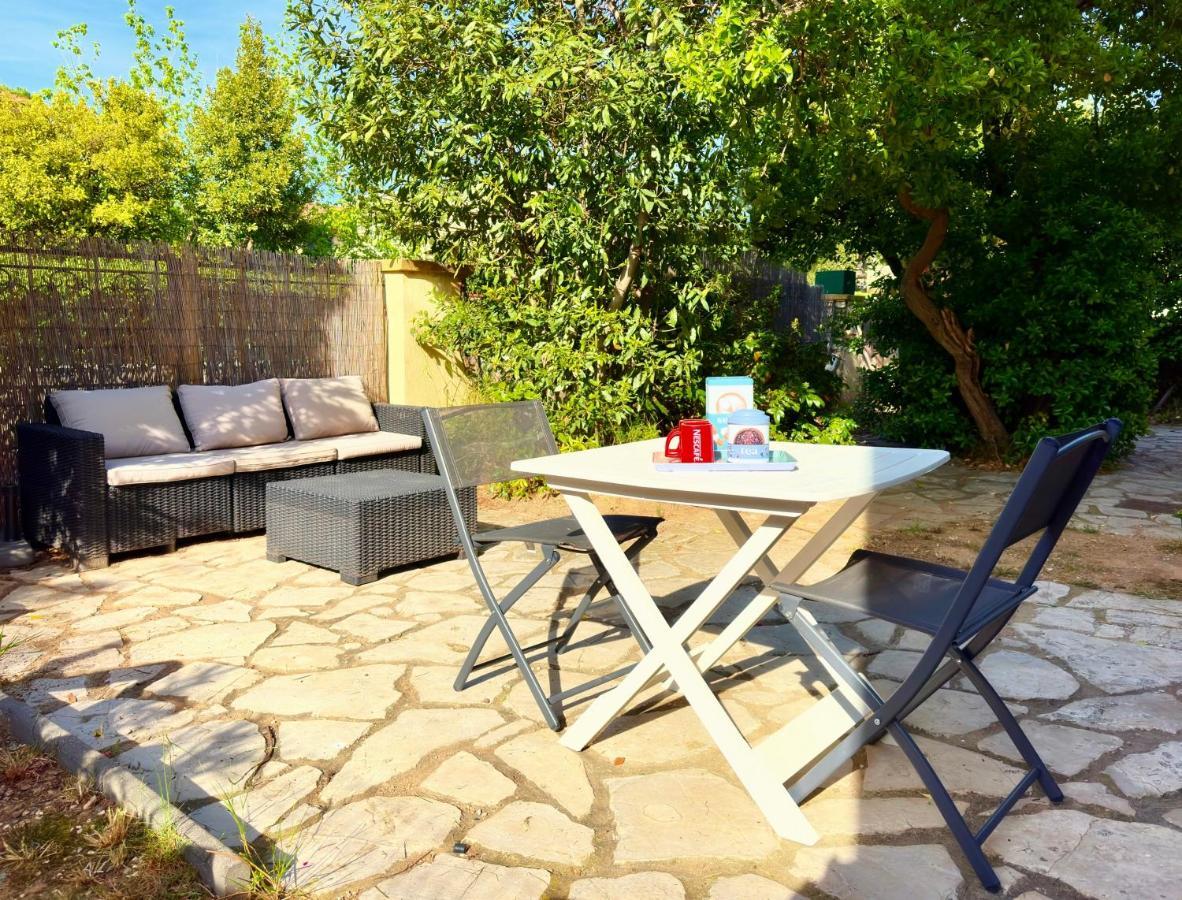 Studio Au Calme Tout Confort Proche Des Plages - Jardin Wifi Parking Frejus Exterior photo